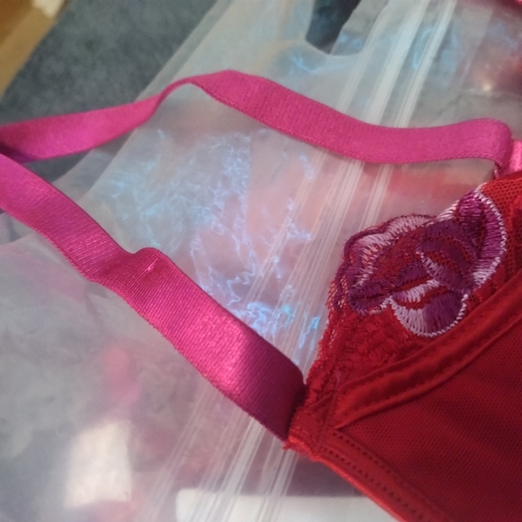 Rene Rofe Red Intimates & Sleepwear - Picture 4 of 6